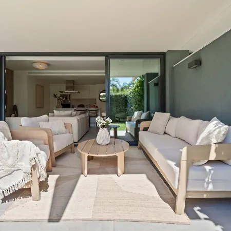 Oasis 325 Hideaway Luxe Garden אסטפונה