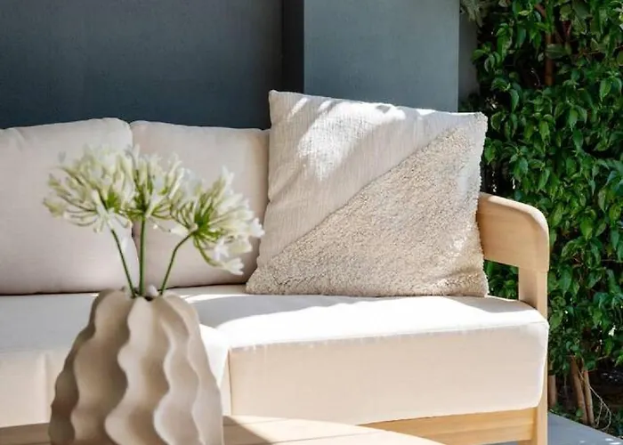 Oasis 325 Hideaway Luxe Garden