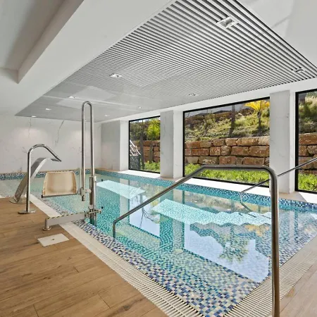 Oasis 325 Hideaway Luxe Garden Апартаменти *