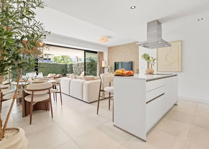 Oasis 325 Hideaway Luxe Garden Apartment