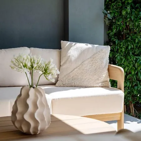 Oasis 325 Hideaway Luxe Garden